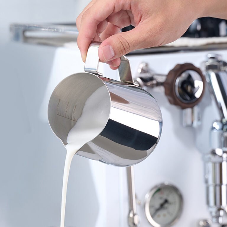 How to choose the right size milk pitcher when whipping milk foam ?