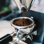 How does the coarseness of the ground coffee affect the flavour of the coffee?缩略图