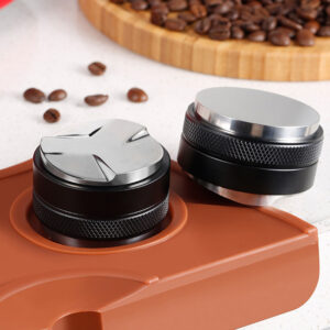 What are the functions of the coffee Distributor and the coffee tamper?插图